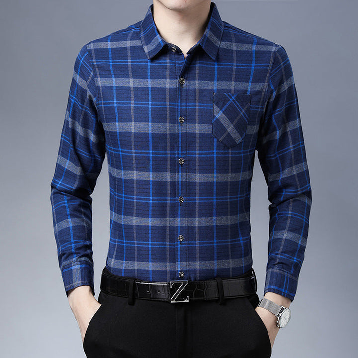 Camicia uomo a quadri scozzese, maniche lunghe, slim fit. Stile casuale e chic, perfetta per un look di moda uomo contemporaneo.