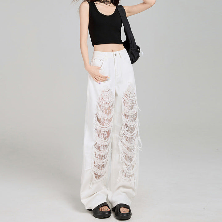Jeans donna bianchi a gamba larga con inserti in pizzo, uniscono comfort e tendenza per la moda casual.