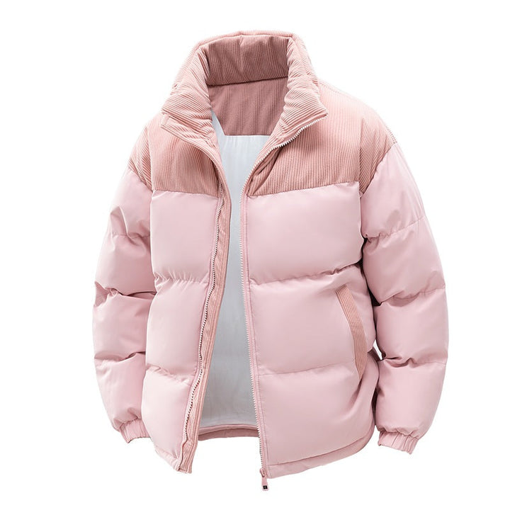 Cappotto piumino uomo in nero, caldo e resistente per l'inverno. Giacca sportiva con cappuccio rimovibile, perfetta casual.