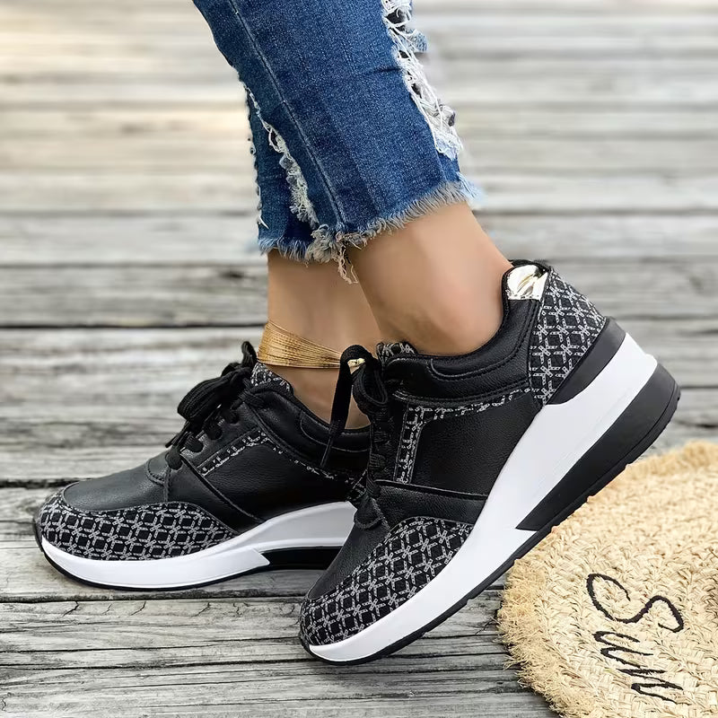 Scarpe donna moderne con tacco largo, garantiscono stabilità e comfort antiscivolo. Perfette per il quotidiano.