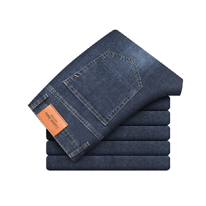 Jeans uomo blu scuro slim fit, versatili per uno stile moderno e un comfort duraturo in tutte le stagioni.