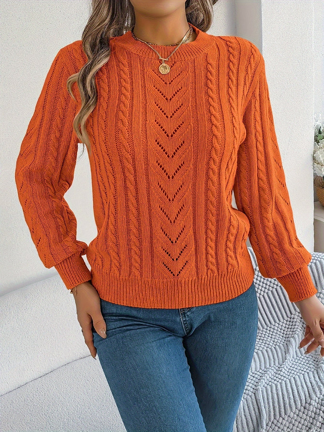 Maglione donna moda, a trecce, girocollo. Maniche lunghe, rosso aranciato vibrante.
