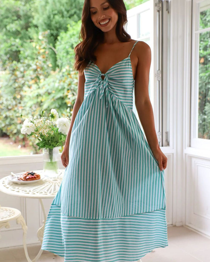 Trendy abito midi estivo donna a righe, con scollo a V e vita elasticizzata, per uno stile vacanza.