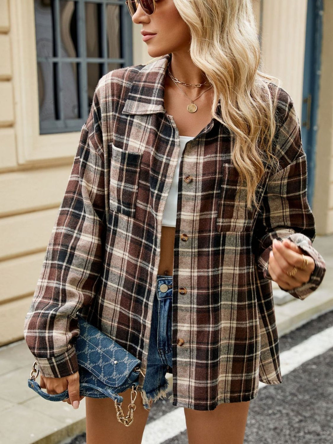 Camicia a quadri da donna, ideale per l'autunno-inverno, con bottoni e maniche lunghe per comfort.
