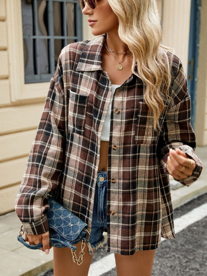 Camicia donna a quadri, maniche lunghe. Perfetta per uno stile casual, chic e di tendenza.