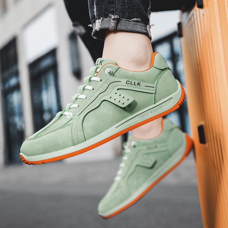Sneakers uomo casual e basse, perfette per il tempo libero, con lacci e suola piatta.