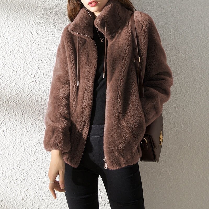 Giacca donna calda e avvolgente, design oversize per l'inverno. Stile casual ed elegante in morbido pile.