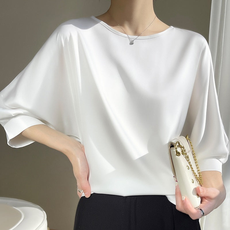 Blusa donna elegante con scollo tondo, maniche corte. Perfetta per ufficio e look casual chic estivo.