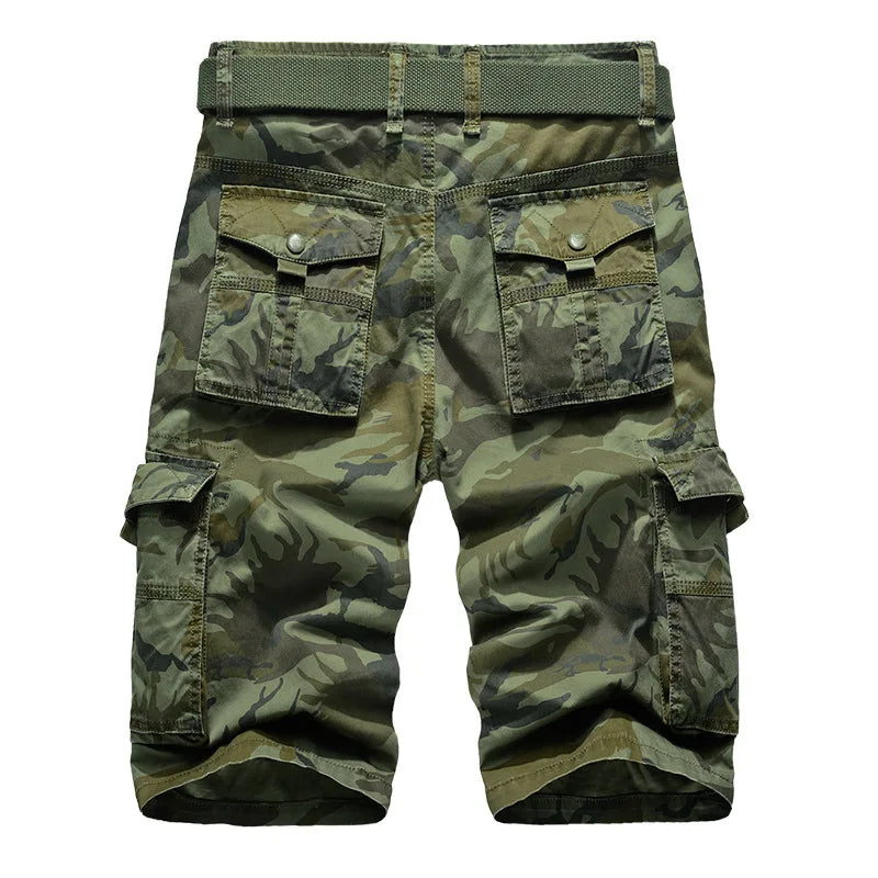 Pantaloni cargo corti uomo in cachi, comodi e versatili, ideali per estate e viaggi. Stile casual.
