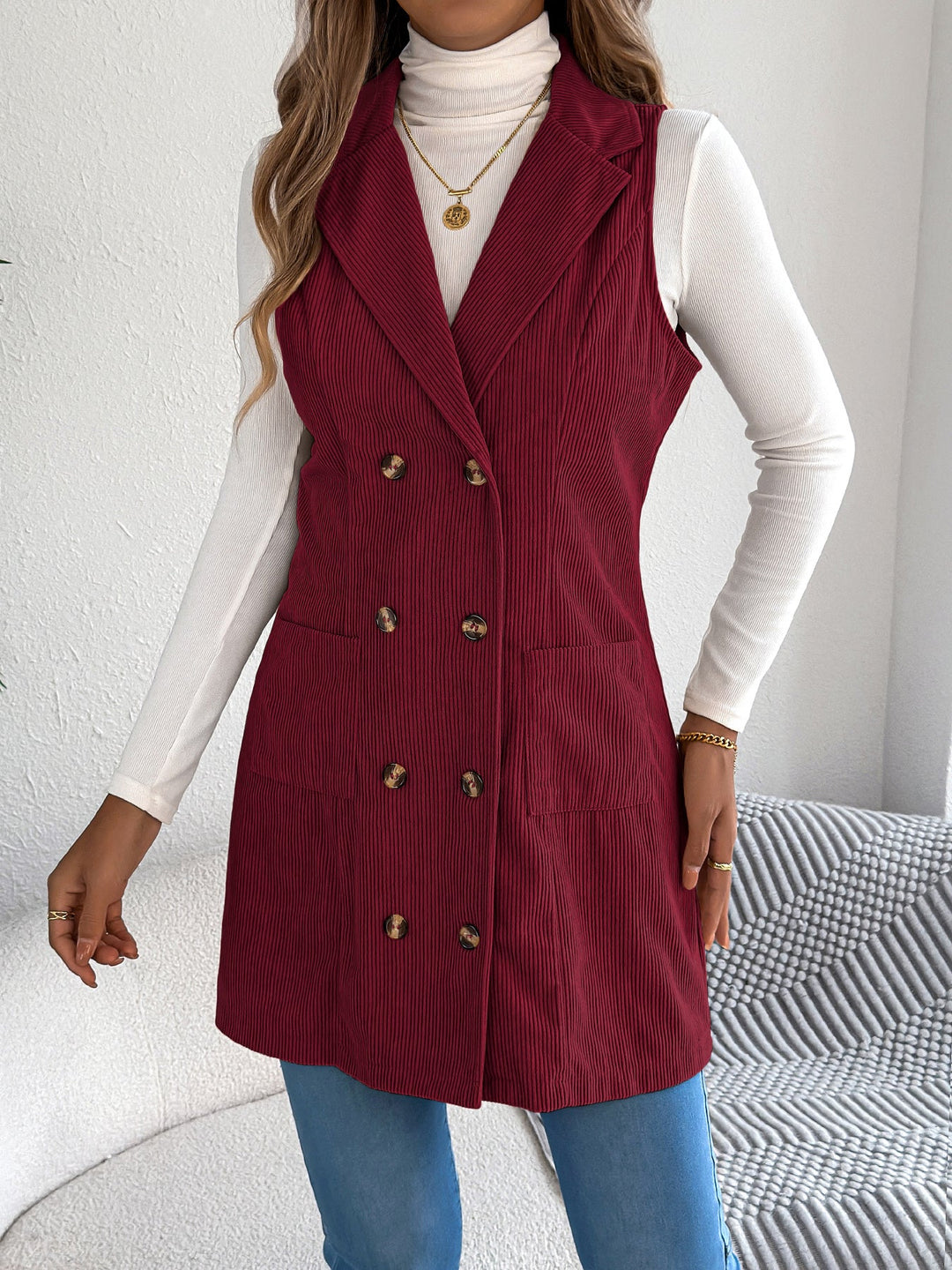 Gilet lungo casual doppiopetto per donna, un capo versatile per la moda autunno/primavera.