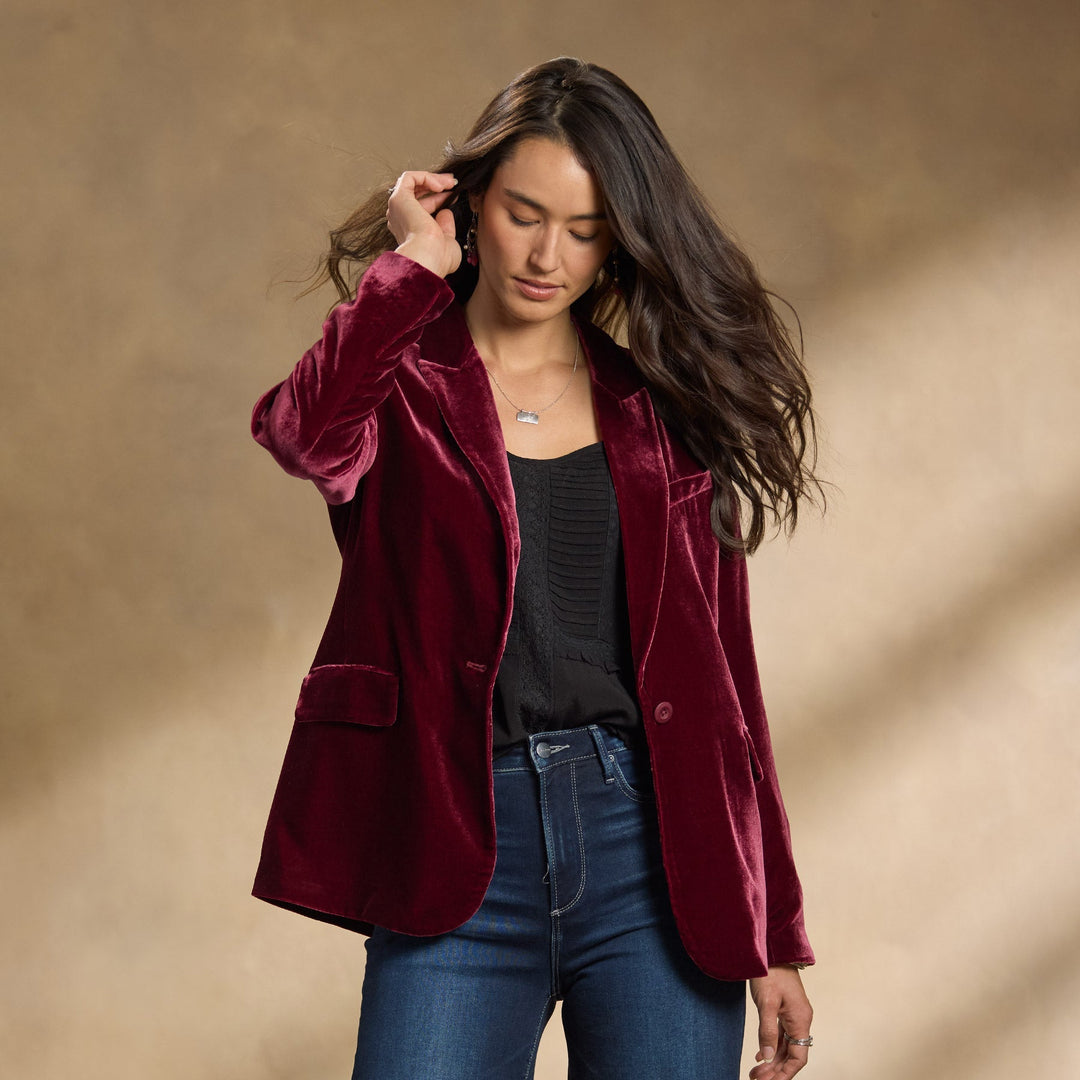 Giacca slim fit da donna con ricamo collage, perfetta per un look elegante autunnale e professionale.