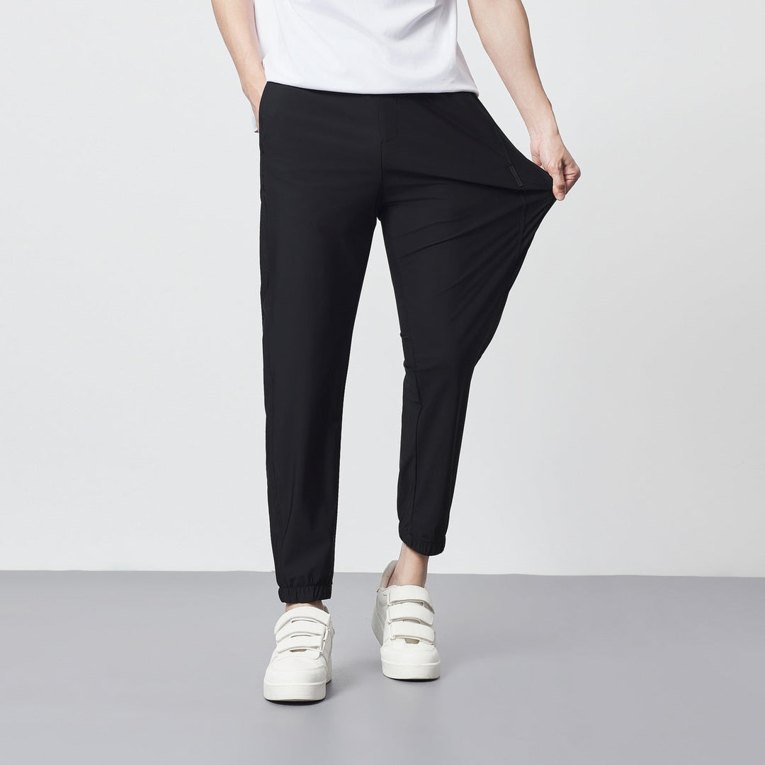Pantaloni cropped uomo leggeri e versatili con coulisse, perfetti per un'estate casual e di tendenza.