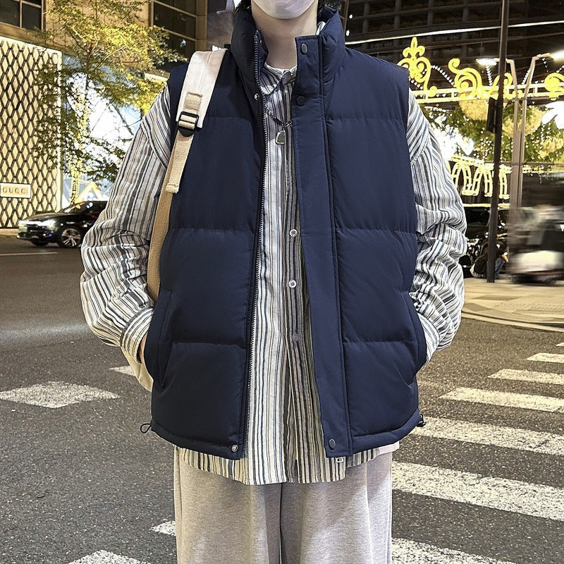 Gilet invernale imbottito da uomo con collo alto, offre calore e comfort per taglie forti. Moda maschile.
