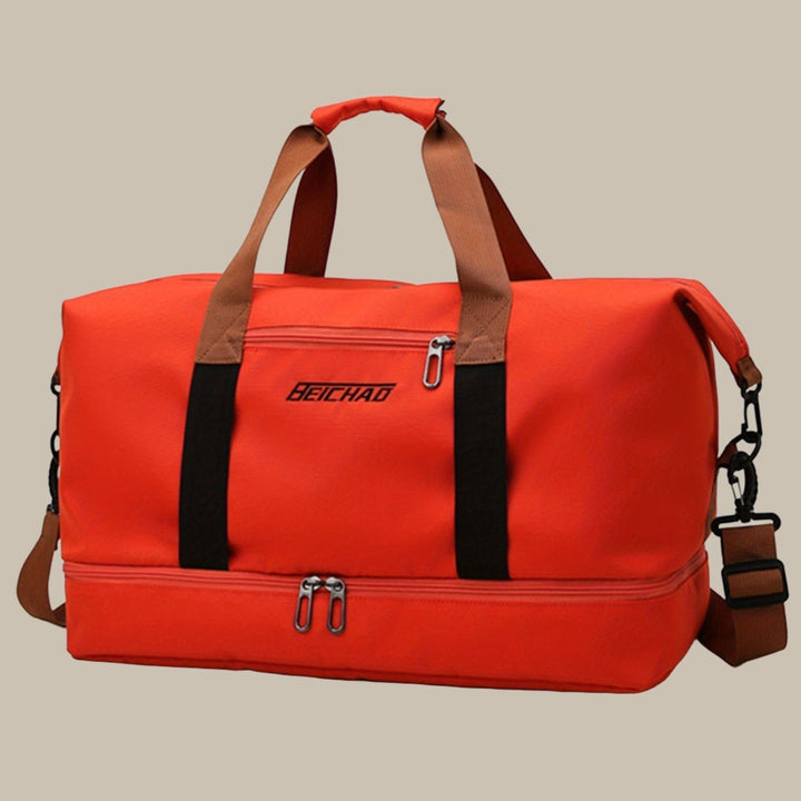 Borsone da viaggio sportivo con tracolla ergonomica, garantisce comfort anche a pieno carico.