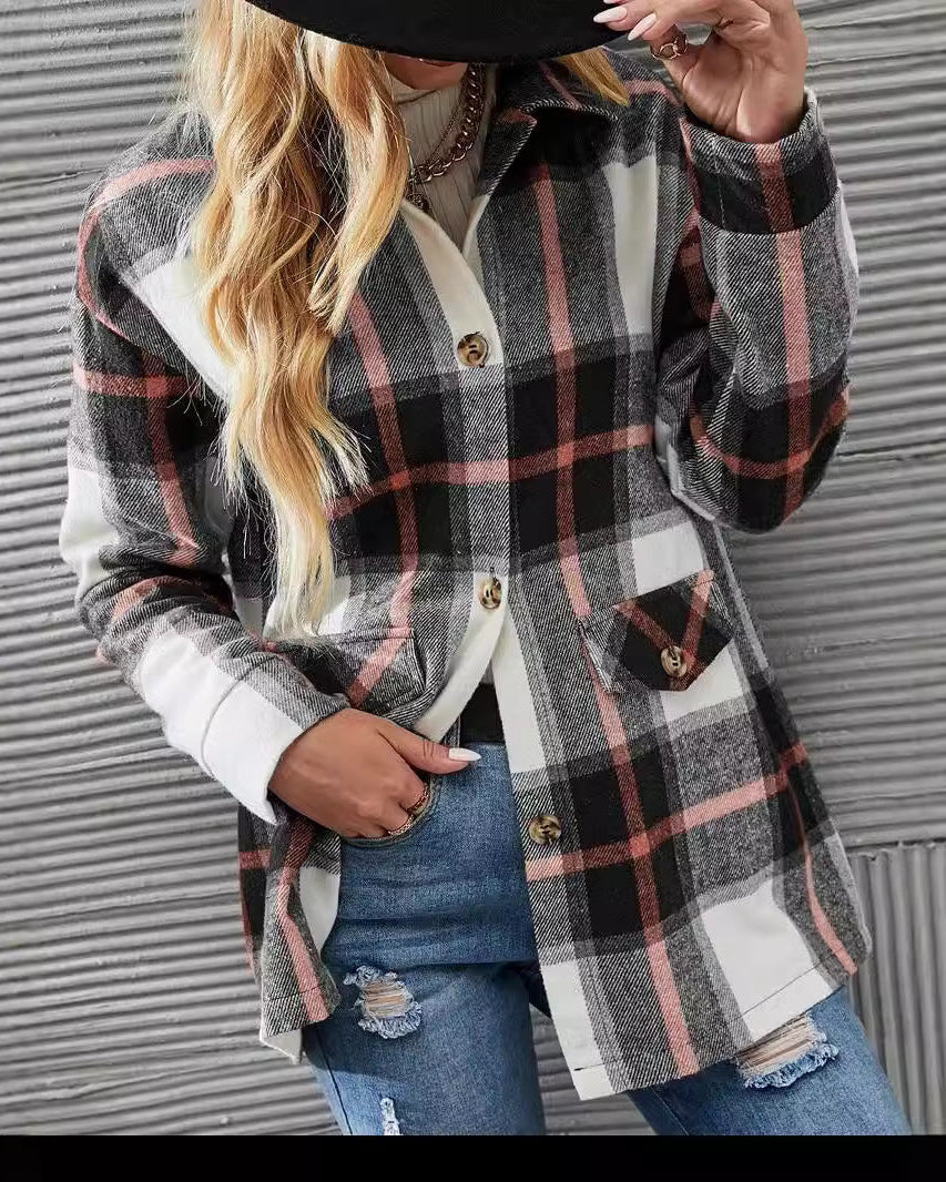 Camicia donna a quadri in tonalità verde chiaro e rosso scuro, con colletto a risvolto e maniche lunghe per l'autunno.