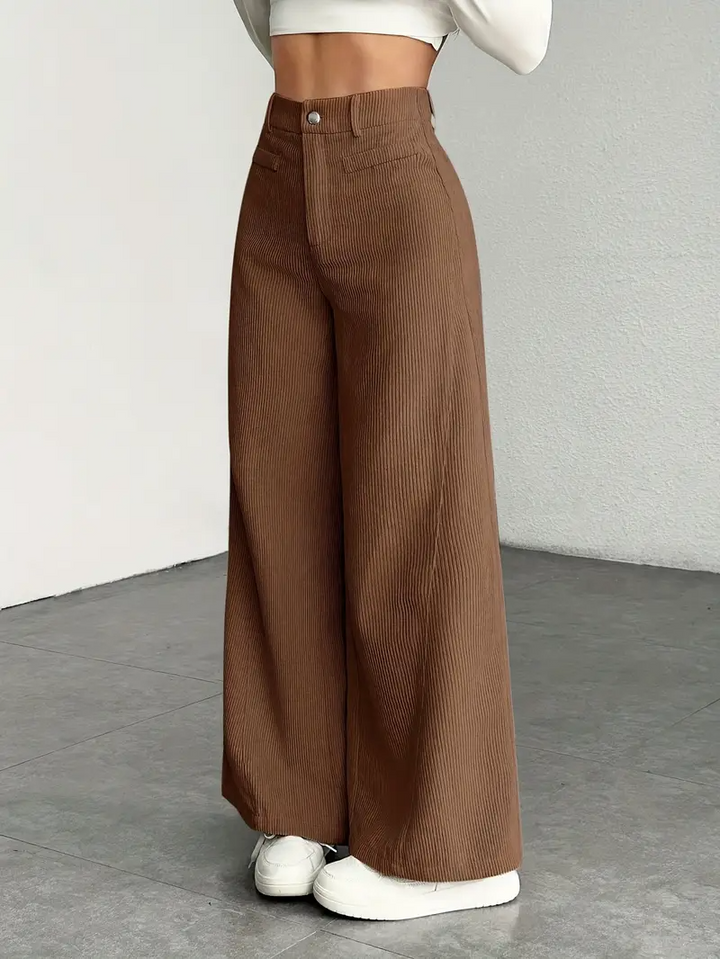 Pantaloni donna a vita alta, gamba larga versatile. Ideali per outfit casual o eleganti, massimizzano comfort e stile.