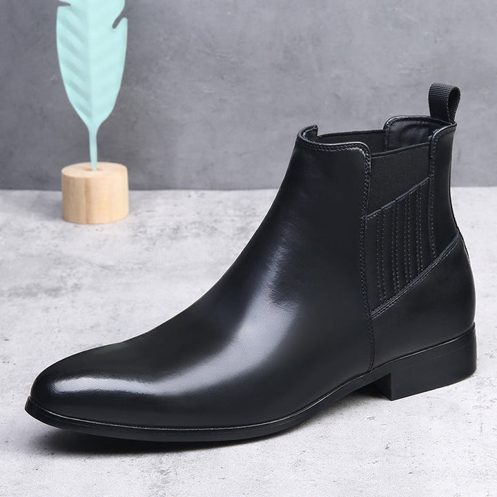 Scarpe uomo: stivaletti Chelsea pull-on con punta affusolata. Ideali per outfit di lavoro o eventi speciali.