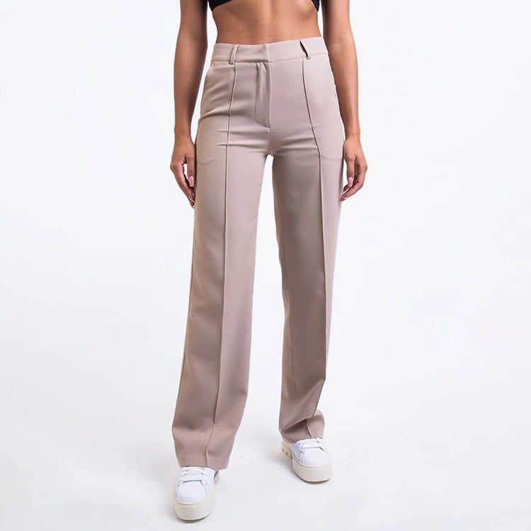 Moda donna: pantaloni a vita alta, gamba dritta. Ideali per l'ufficio, stile classico e versatile.