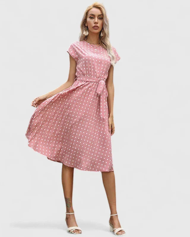 Abito elegante donna a pois, stile sofisticato. Perfetto come abito da lavoro o da sera versatile.
