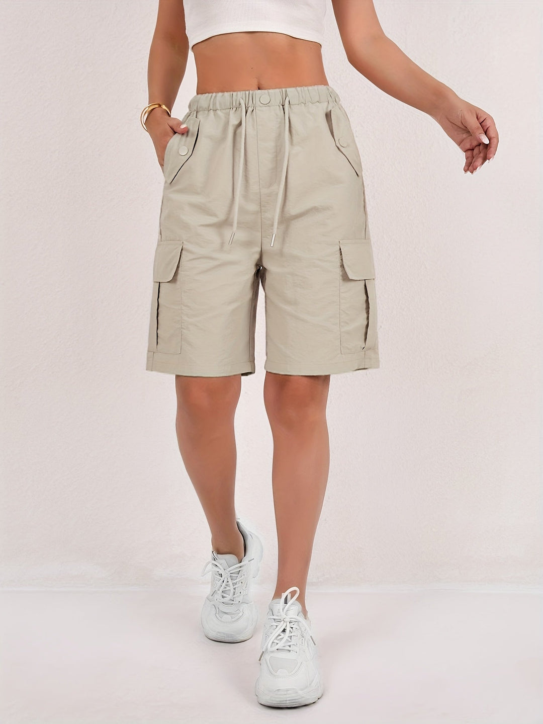 Short cargo donna estivo, comodo, casual, vita elasticizzata e tasche laterali, per giornate spensierate.