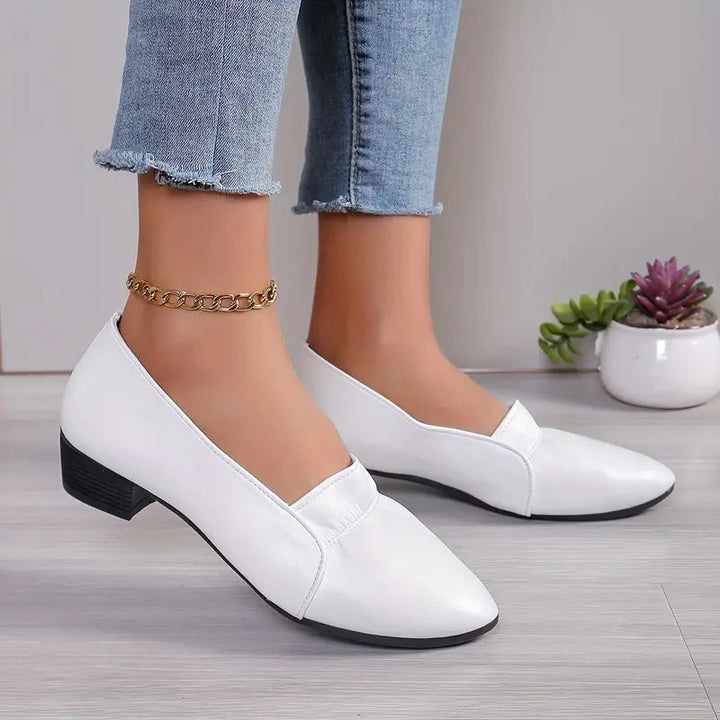 Décolleté donna eleganti con tacco largo comodo e punta affusolata. Perfette per ufficio o eventi.