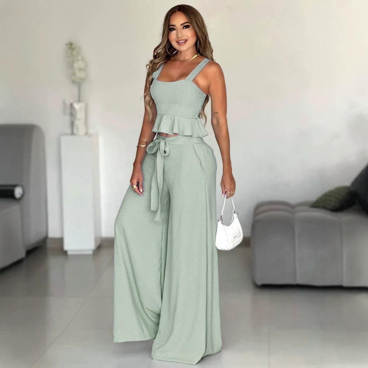 Set donna plissettato verde menta con top bustier e pantaloni ampi. Outfit estivo elegante e comodo.