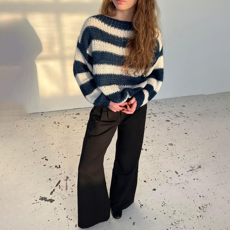Maglione donna lavorato a maglia, a righe, con vestibilità larga e scollo rotondo. Comfort e stile.