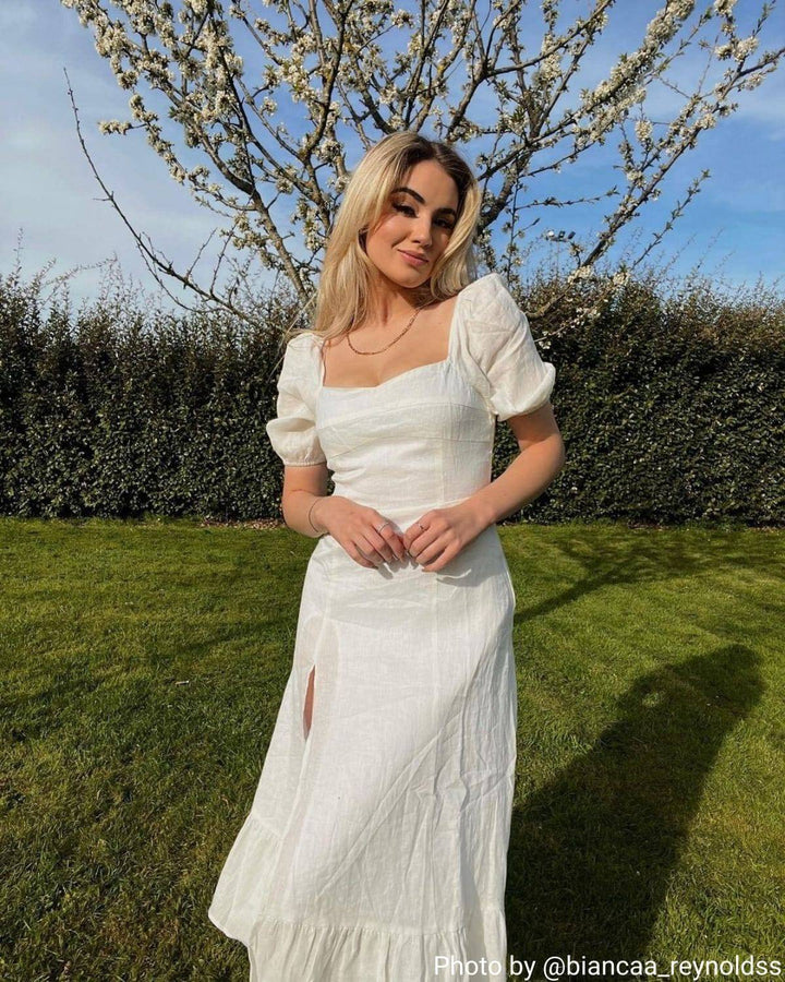 Moda donna: abito midi femminile con scollo quadrato, maniche sbuffo, un look versatile per vacanze e tempo libero.