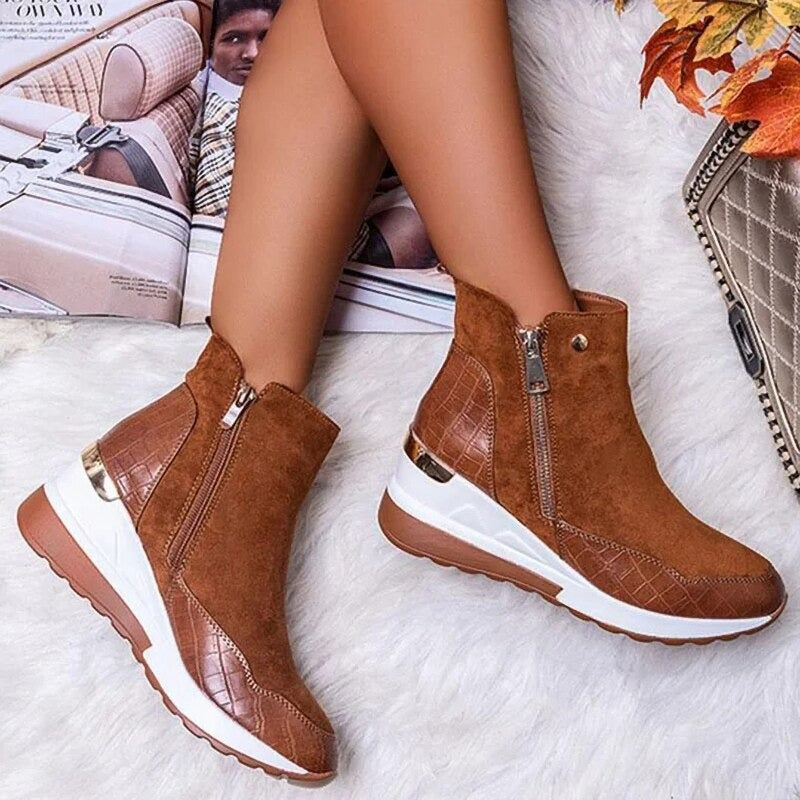 Dettaglio stivaletti donna autunno con doppia cerniera. Caldi e moderni, garantiscono comfort e praticità.