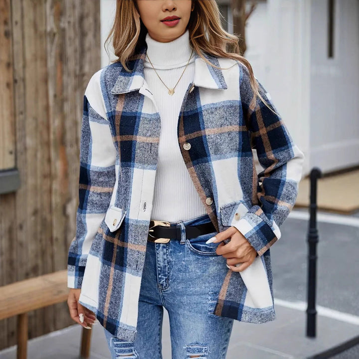 Moda donna: camicia a quadri versatile con bottoni e manica lunga. Perfetta per ogni outfit, casual o chic.