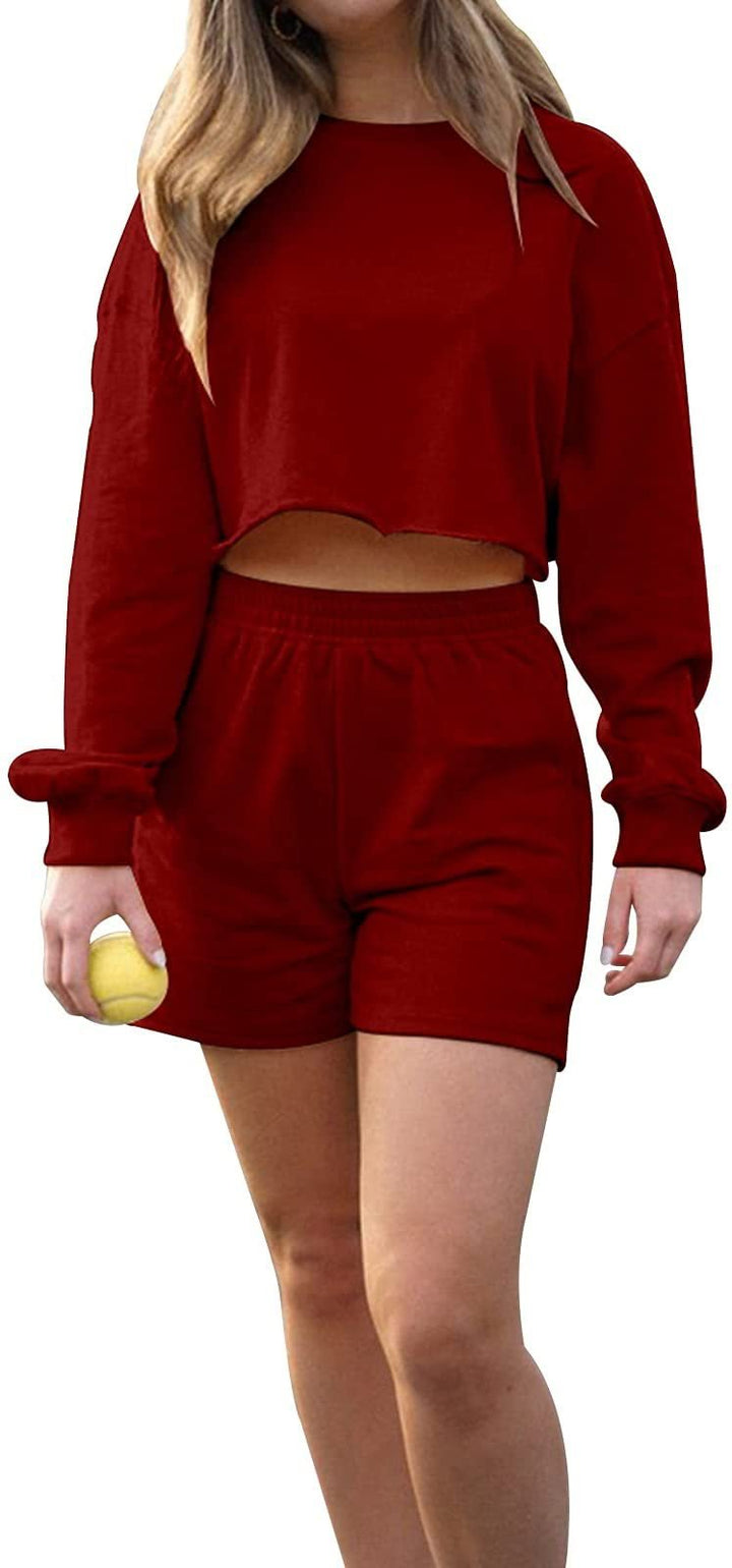 Moda comoda: completo donna due pezzi con maglione e shorts. Abbigliamento sportivo versatile per ogni giorno.