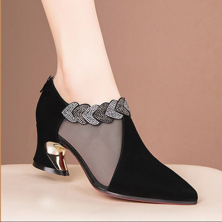 Décolleté rosse da donna eleganti, con tacco medio e punta affusolata per un look sofisticato.