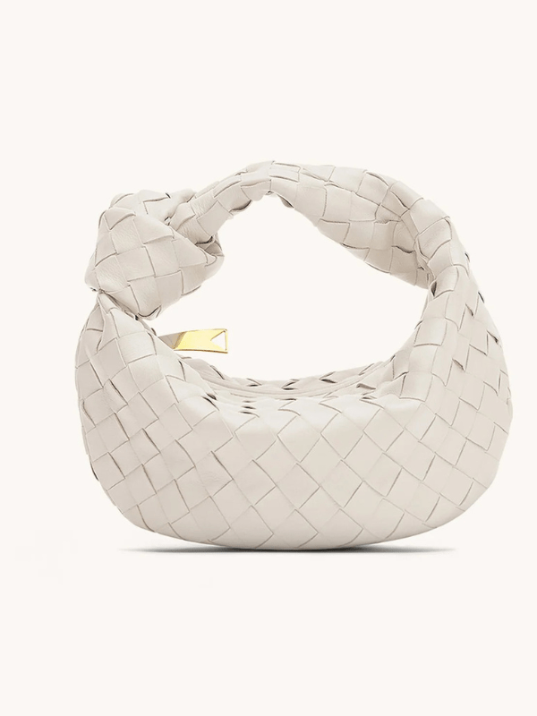 Elegante borsa intrecciata da donna, perfetta per un look versatile e raffinato.