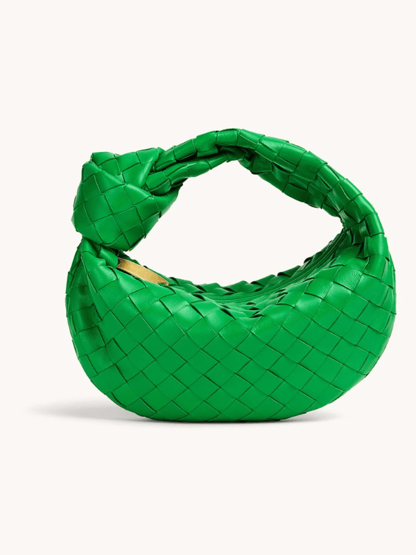 Accessorio donna: borsetta intrecciata versatile, ideale per ogni occasione con stile.