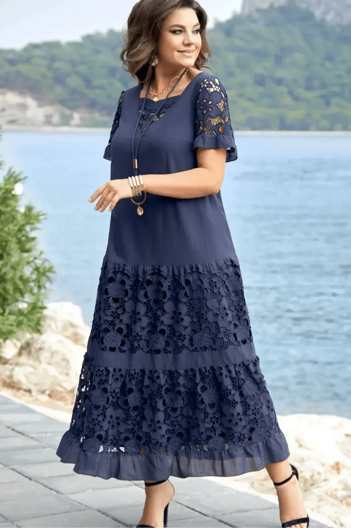 Abito maxi fluido blu per donna, plissettato, ideale per feste serali o eventi eleganti e formali.