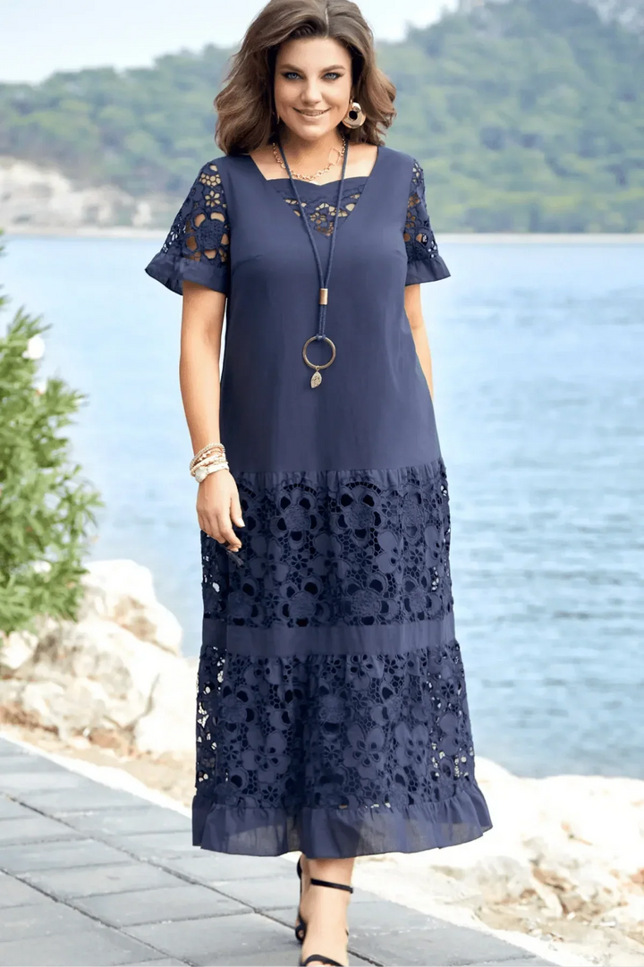 Vestito da cerimonia donna blu, plissettato e fluido, un capo elegante e versatile per ogni occasione.