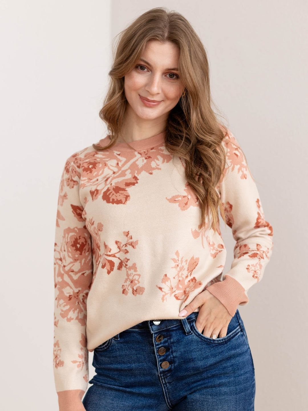 Maglione donna boxy jacquard floreale beige, perfetto per stile quotidiano e comfort.