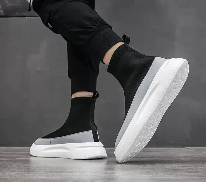 Sneakers casual unisex, ideali per passeggio. Design leggero e traspirante per comfort tutto l'anno.