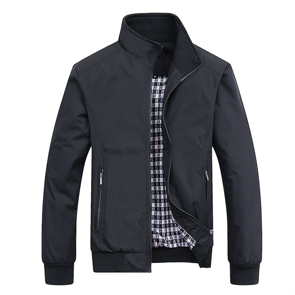 Giacca uomo antivento e impermeabile versatile, disponibile in nero e verde. Offre comfort duraturo per ogni clima e stile.