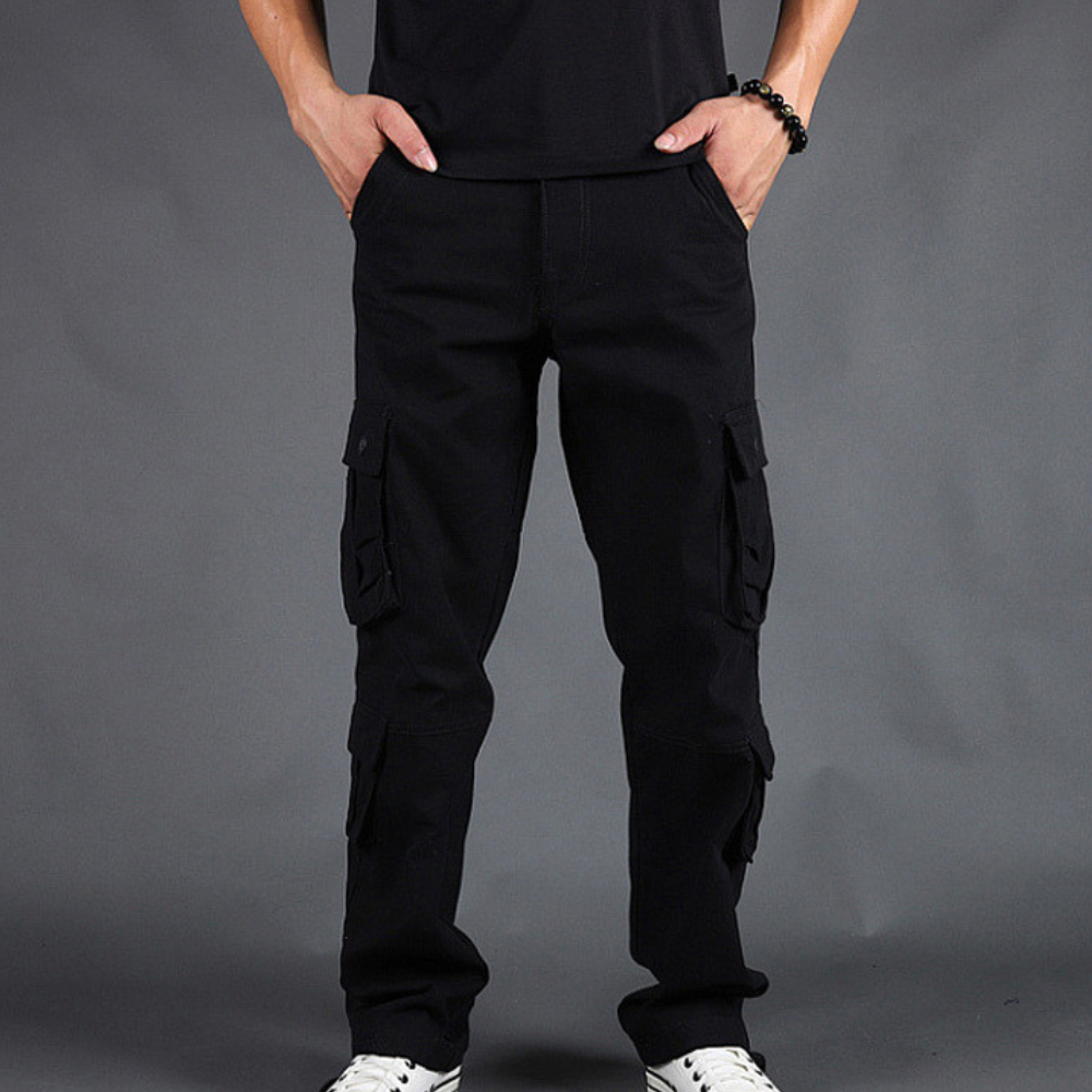 Pantaloni cargo uomo slim fit color khaki, ideali per abbigliamento casual e outdoor resistente.