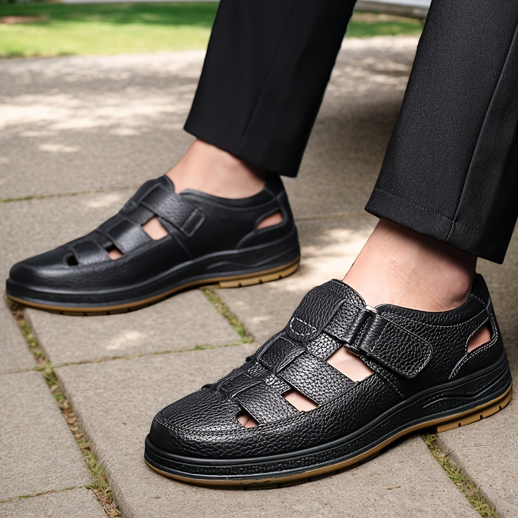 Sandali uomo in vera pelle traspiranti, aperti. Calzature estive leggere e comode, perfette per il comfort.