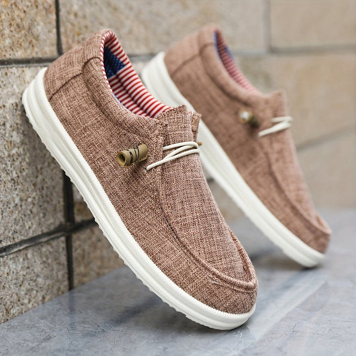Scarpe casual uomo slip-on, versatili per primavera/estate. Offrono leggerezza, comfort e traspirabilità superiori.