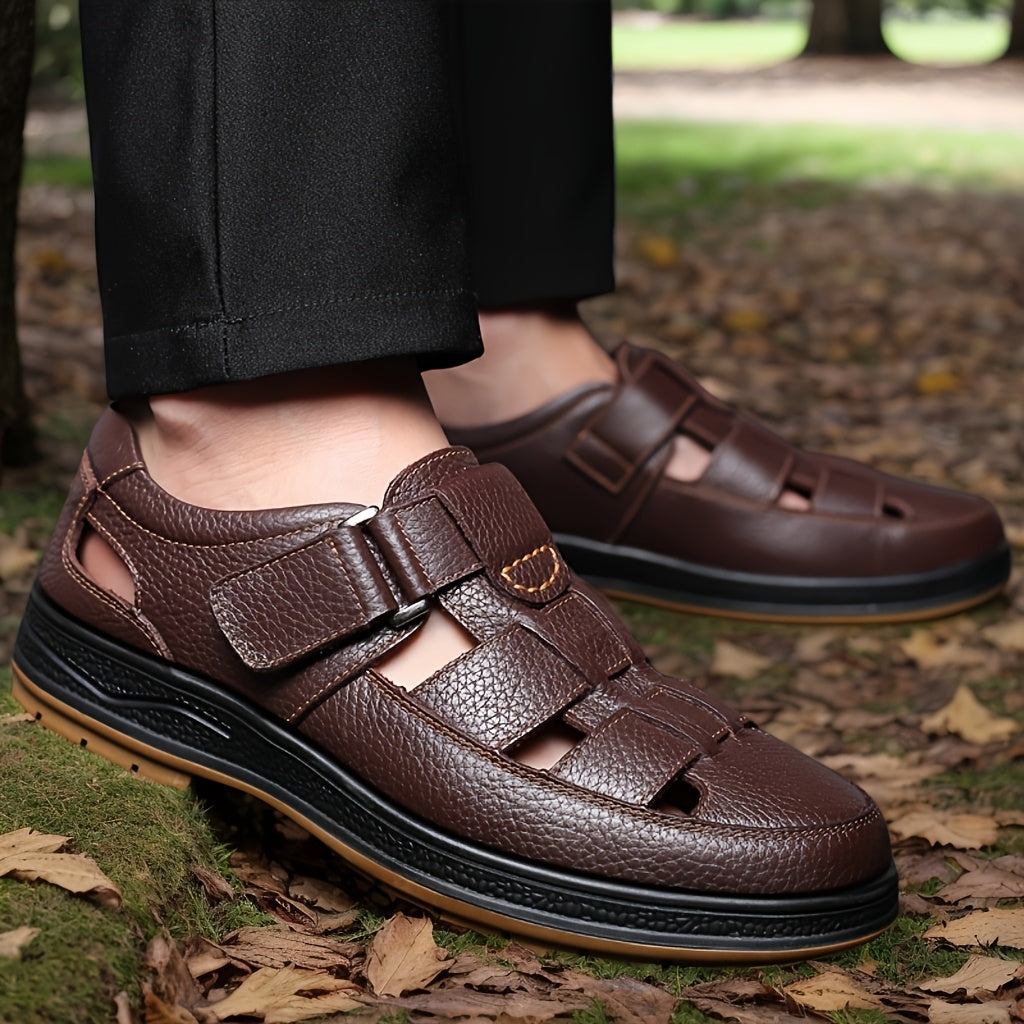 Sandali da passeggio uomo in pelle, estremamente comodi. Scarpe estive aperte e traspiranti per il massimo comfort.