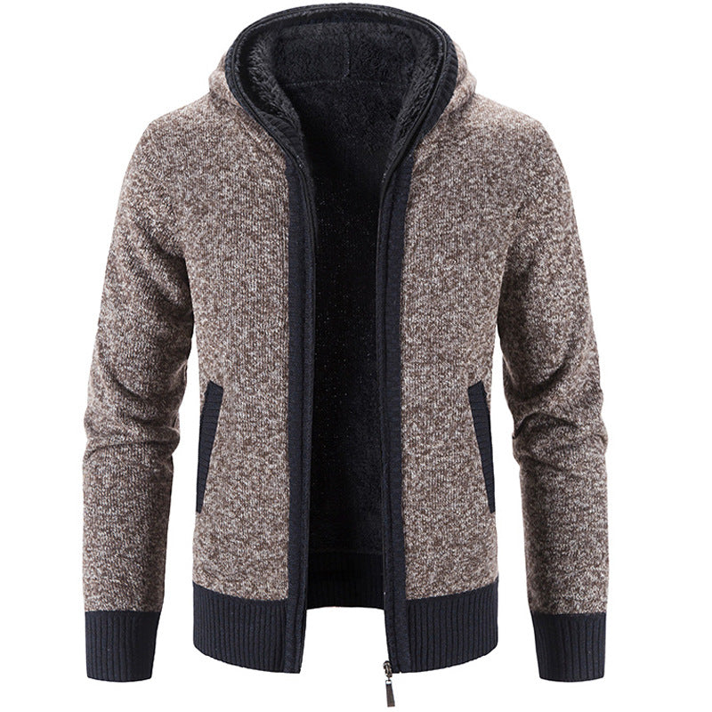 Cardigan uomo con cappuccio versatile e caldo. Perfetto come felpa o maglia casual per ogni occasione.