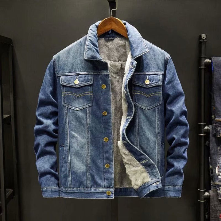 Giacca uomo in denim blu scuro, stile casual elegante e robusto. Perfetta per primavera e autunno.