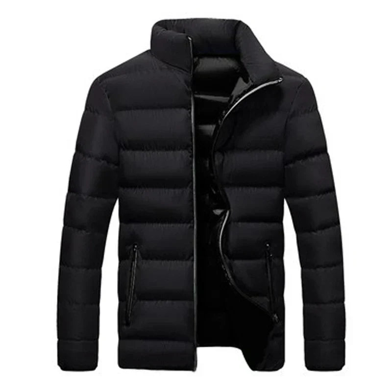 Giacca Trapuntata Leggera Uomo, stile casual. Ottima per comfort e calore in inverno con chiusura a zip.