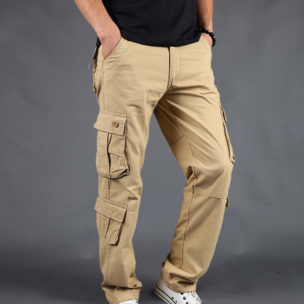 Pantaloni cargo uomo slim fit in cotone resistente, ideali per un look casual e alla moda maschile.