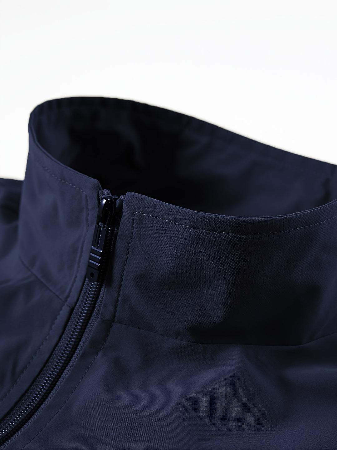 Gilet leggero da uomo per l'outdoor. Traspirante e confortevole per primavera/estate. Ideale per avventure.