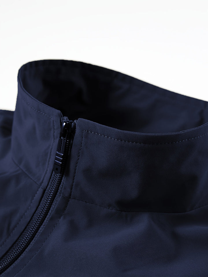 Gilet leggero da uomo per l'outdoor. Traspirante e confortevole per primavera/estate. Ideale per avventure.