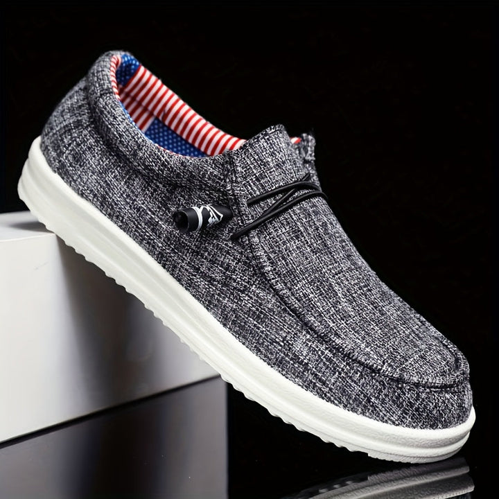 Scarpe uomo slip-on altamente traspiranti, ideali per clima caldo. Calzature leggere e comode per look casual estivi.